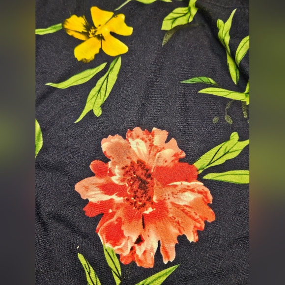 Magazine Flower Tank Top - Picture 11 of 11